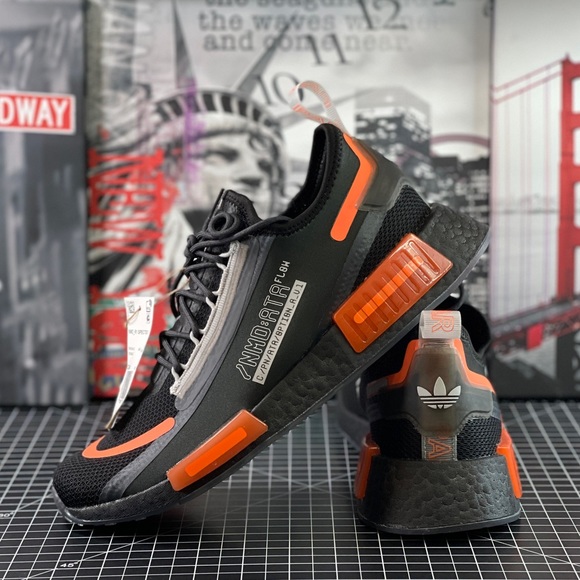 Adidas NMD_R1 Spectoo Men's Shoes Core Black Carbon Team Solar Orange Size 9 US - Picture 9 of 12